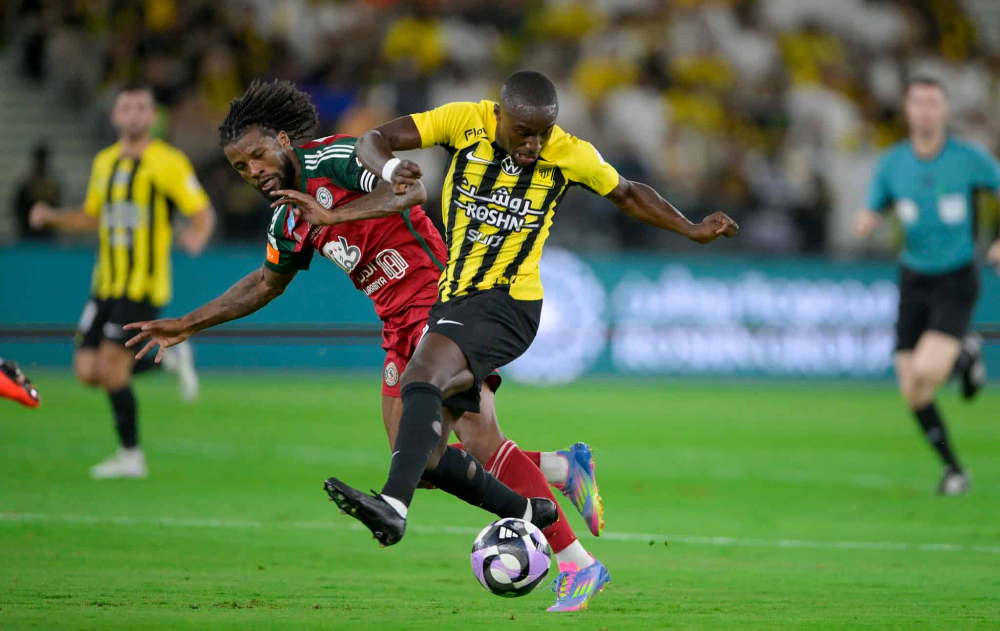 الإتحاد يعزز صدارته بالفوز علي الإتفاق في الدوري السعودي