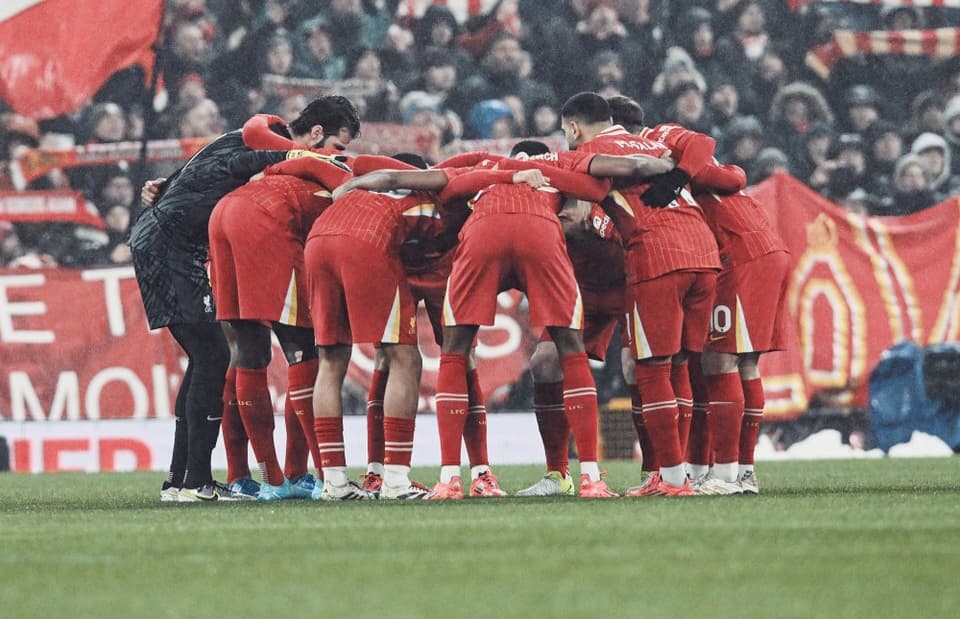 ليفربول يعتزم بيع ثلاثة مهاجمين بعد تجديد عقد محمد صلاح