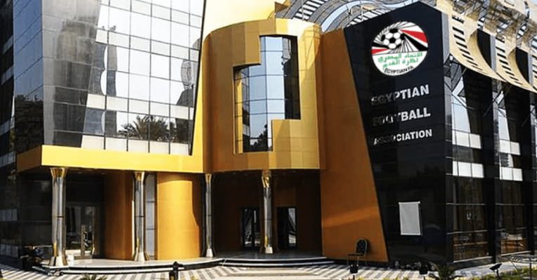خبير قانوني يثير الجدل حول الأهلي وينصف الزمالك وبيراميدز