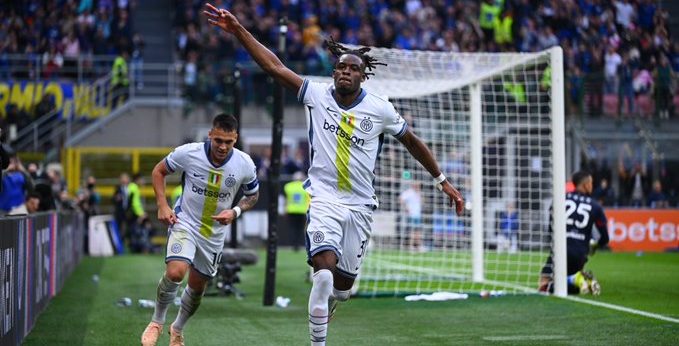 إنتر ميلان يفوز علي كالياري بثلاثية في الدوري الإيطالي