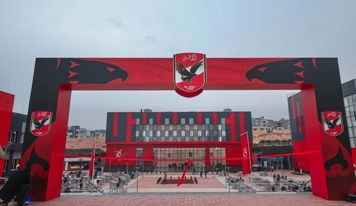 الأهلي ينجح في إبرام صفقة ديريك كوتيسا.. الكشف عن تفاصيل العقد