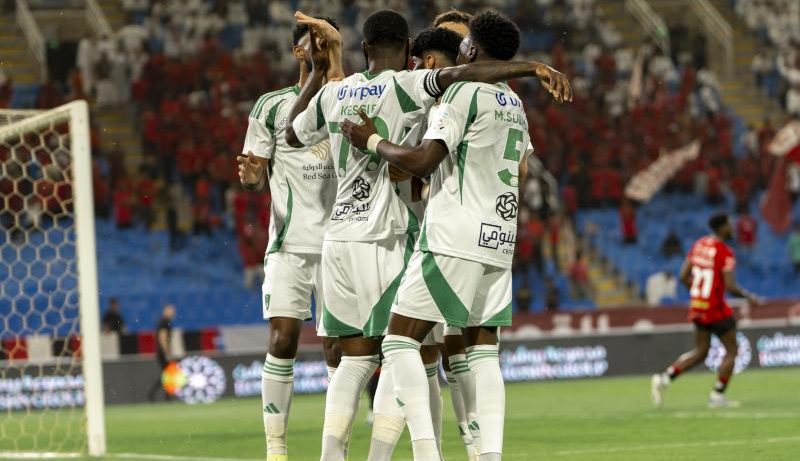 الأهلي السعودي يفوز علي الرائد بثنائية نظيفة في الدوري السعودي