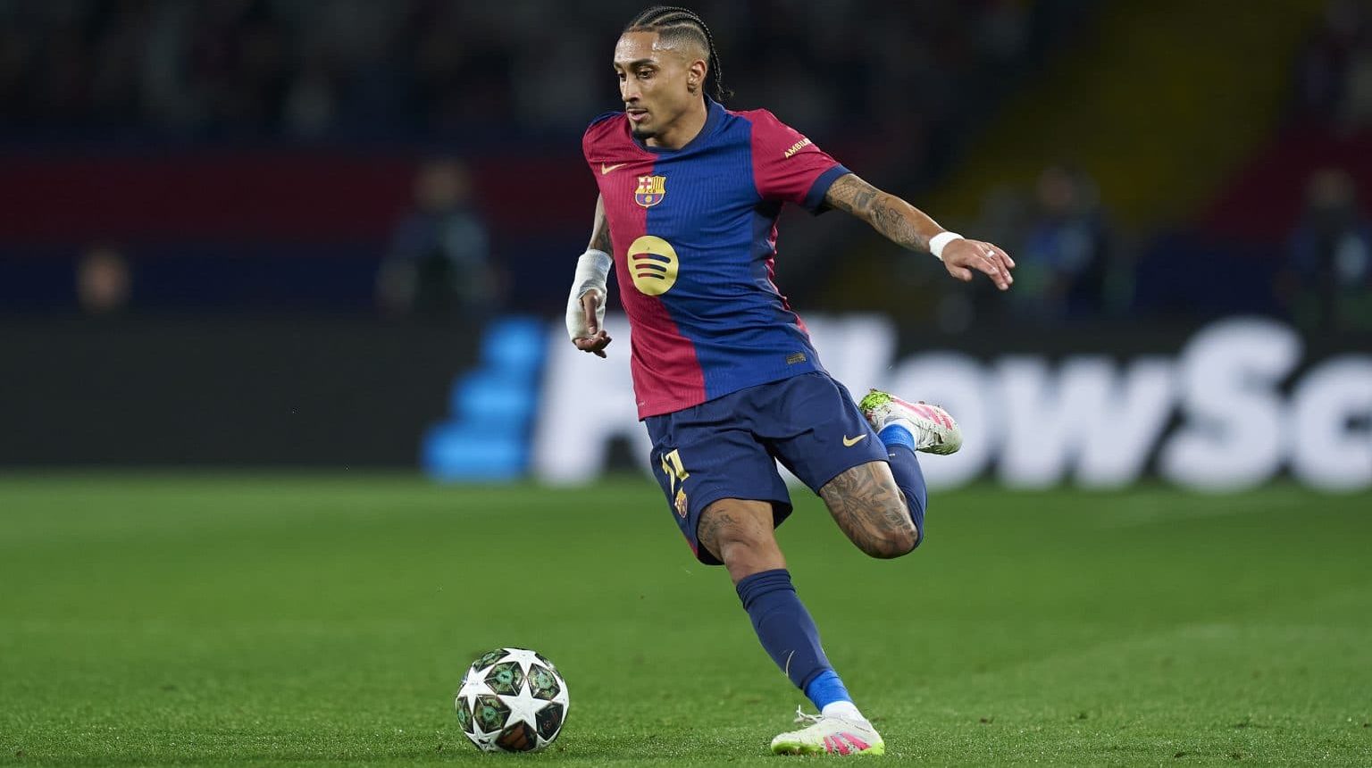 رافينيا يكشف عن العامل الوحيد الذي قد يجعله يفكر في الرحيل عن برشلونة