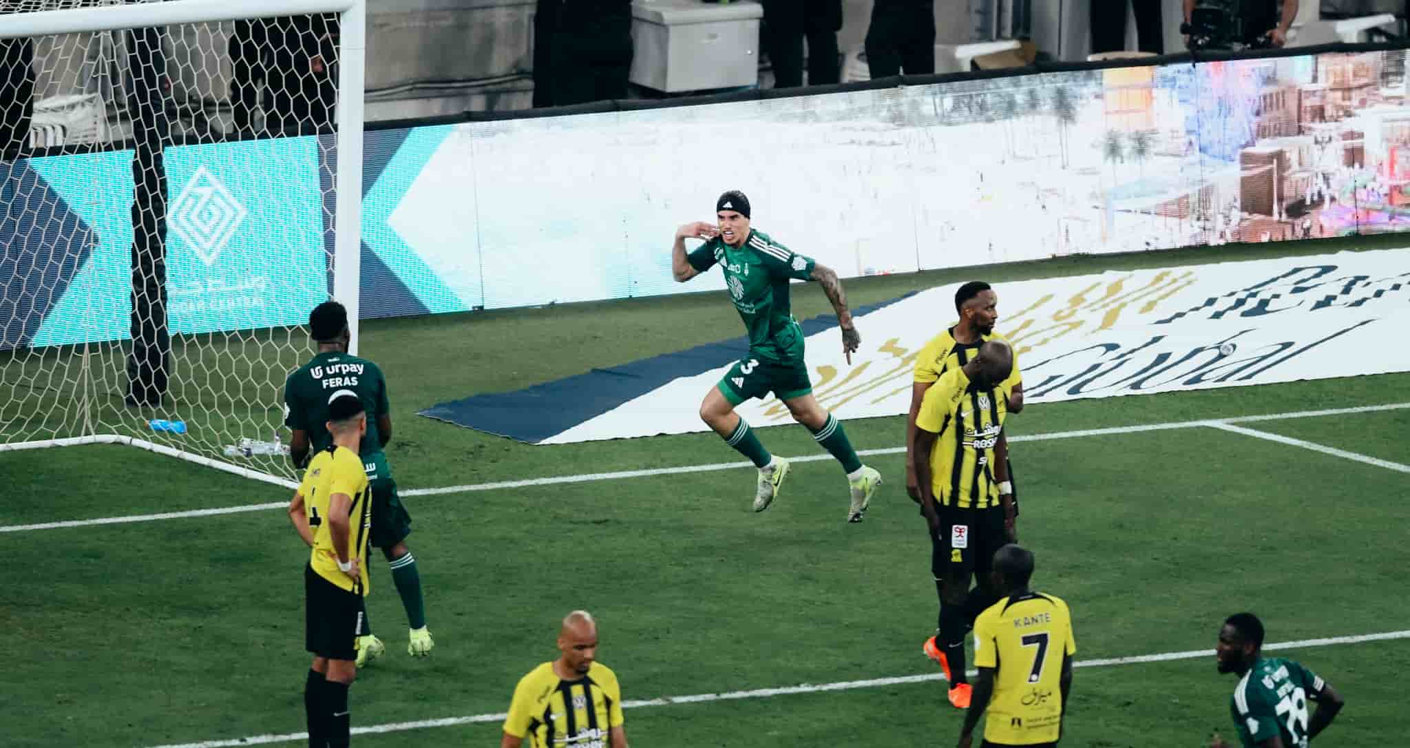 الإتحاد السعودي يخطف تعادل قاتل أمام الأهلي في الدوري السعودي