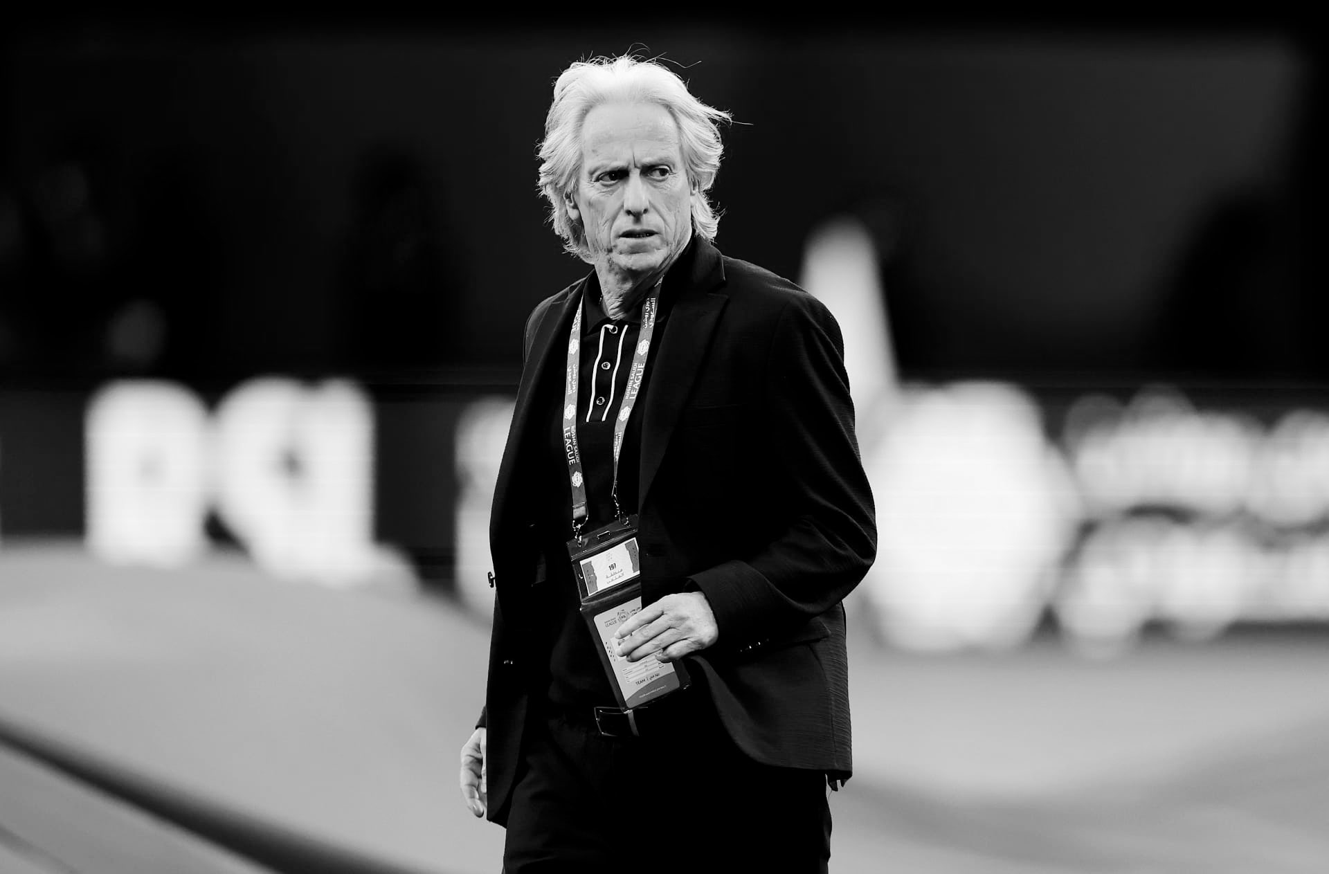 الهلال يقترب من التعاقد مع المدرب السابق لبرشلونة بدلاً من جيسوس